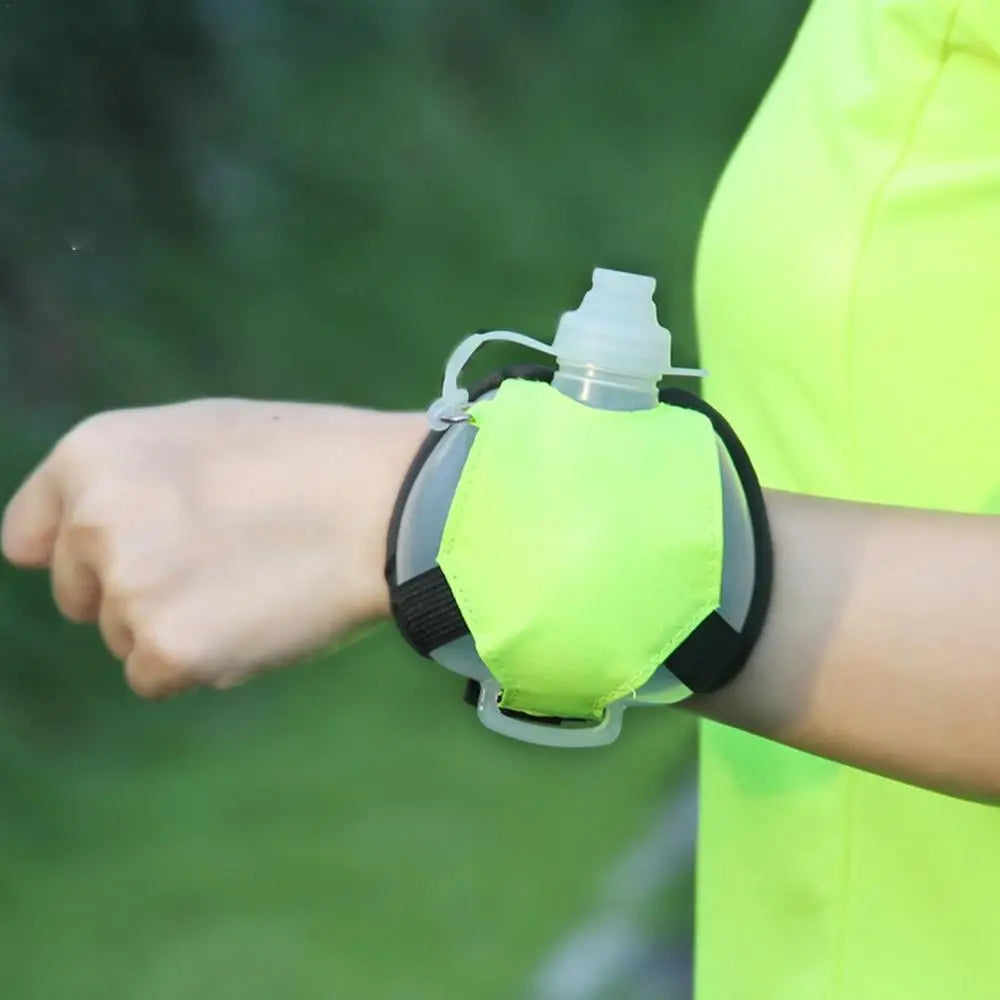 Botella de agua deportiva de silicona para correr, manos libres, plegable, a prueba de fugas